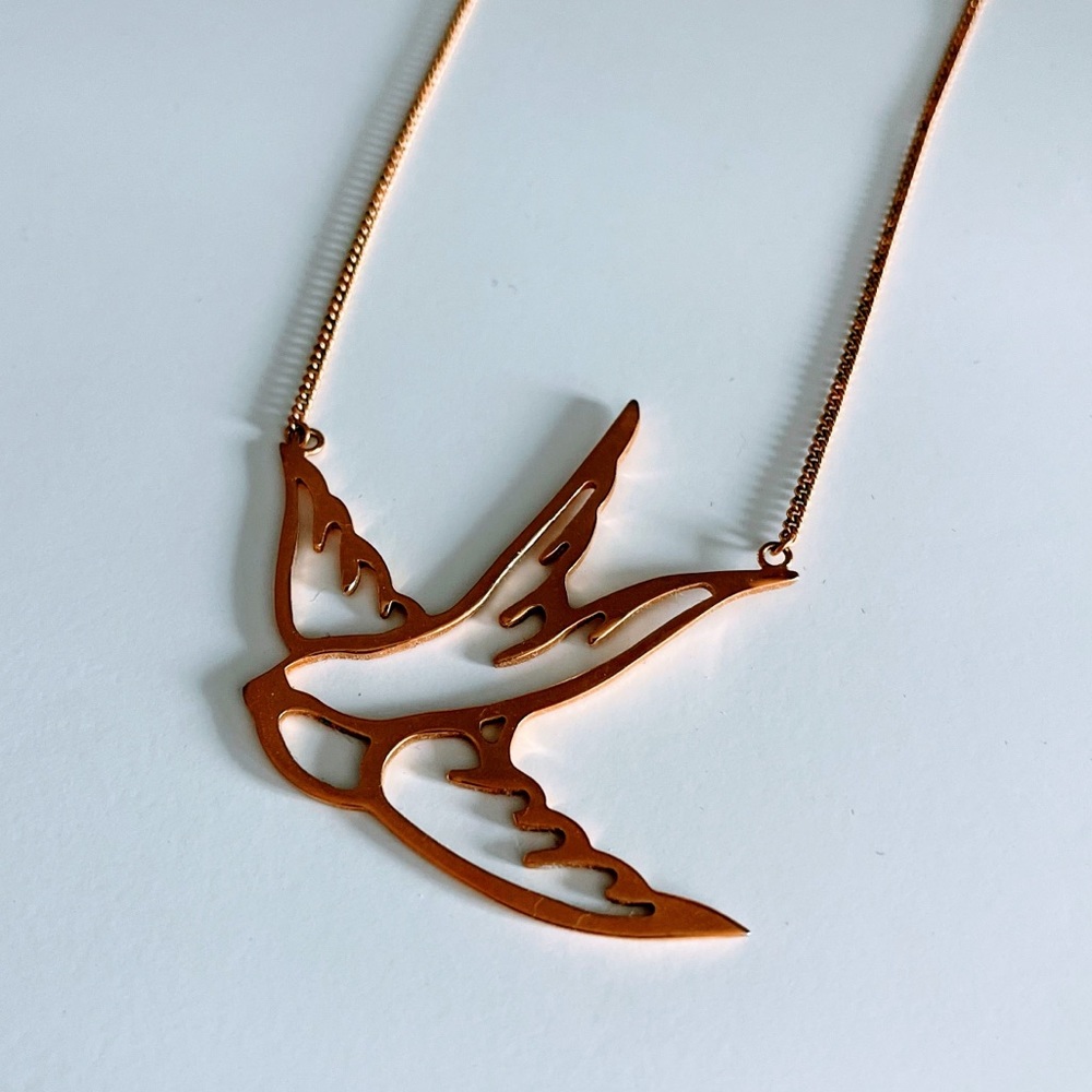 • gold bird necklace •